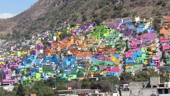 Pinta de mural en la colonia “La Pastora” en Gustavo A. Madero